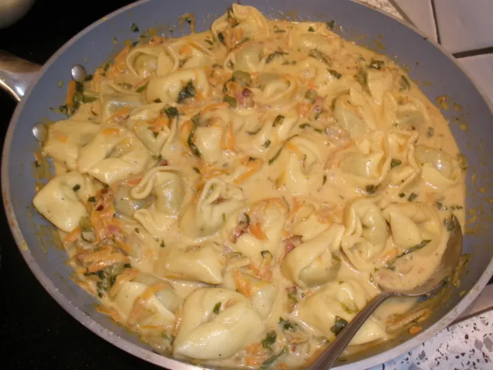 Schnelle Tortellinisoße