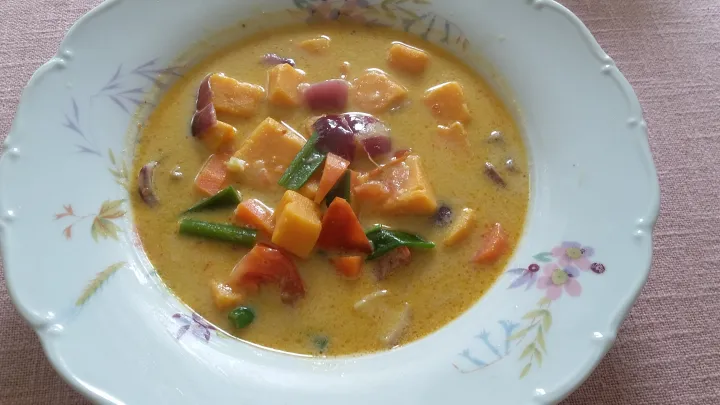 Rote Thai Curry Suppe mit Süßkartoffel