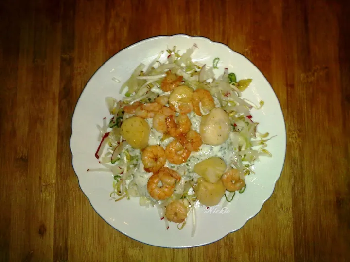 Lecker-Leichter Salatteller mit Meeresfrüchten