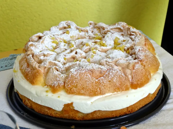 Limettencremetorte mit Baiserhaube
