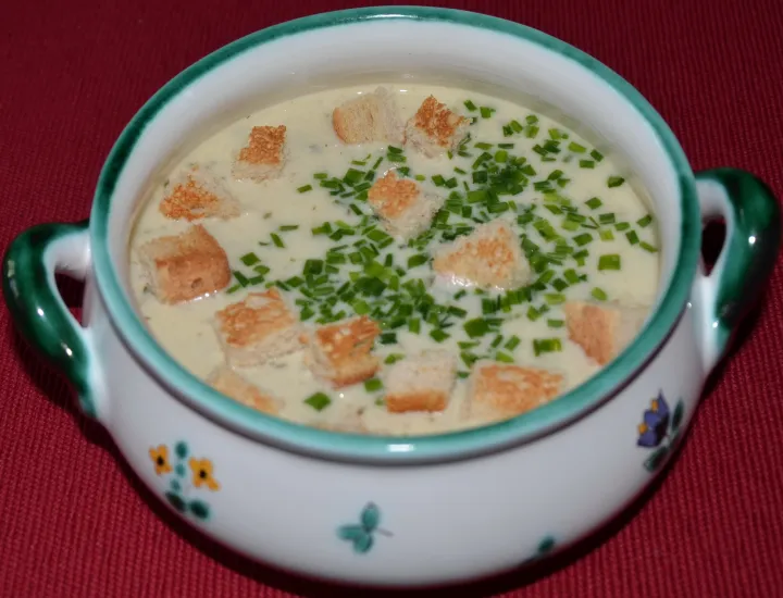 Frühlings-Kräuter-Brotsuppe