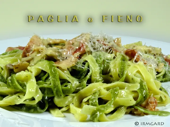 Paglia e fieno (Bandnudeln in Pilz-Sahne-Sauce)