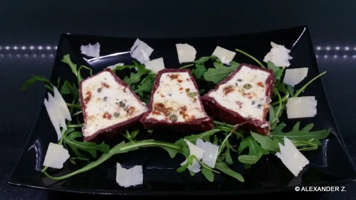 Parmesanterrine im Bresaola - Mantel