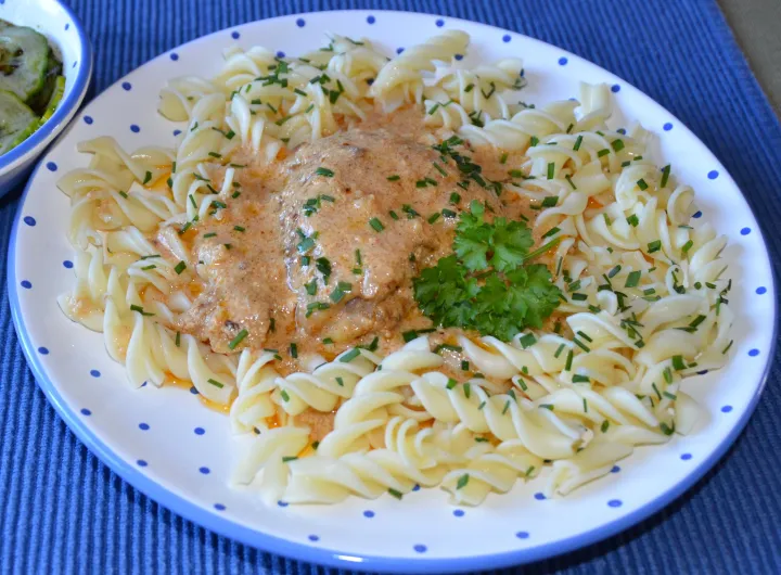 Paprikahenderl mit Joghurtsoße