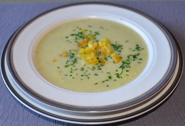 Kartoffel-Stangenselleriesuppe