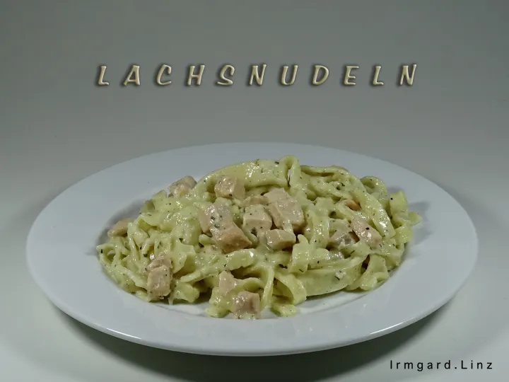 Lachsnudeln