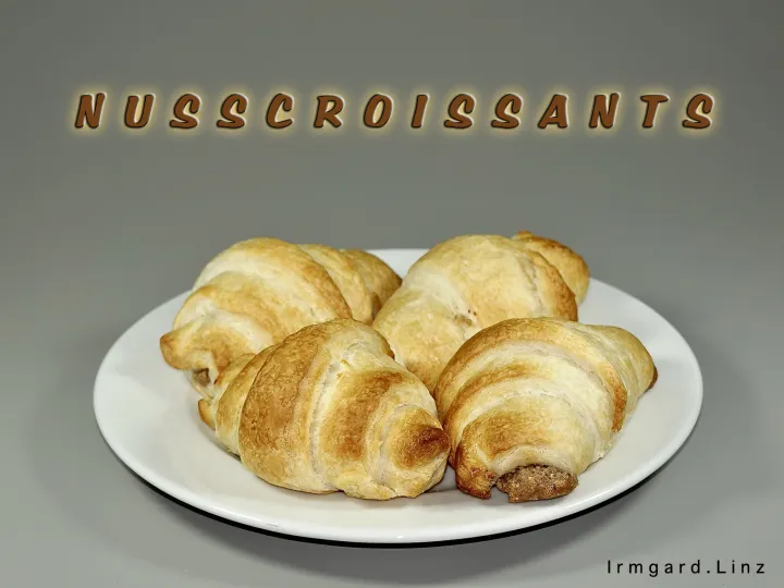 Nusscroissants