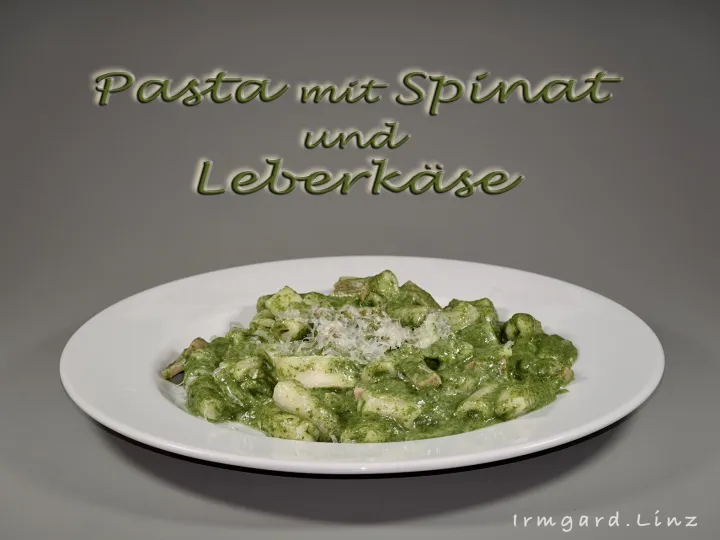 Pasta. mit Spinat und Leberkäse