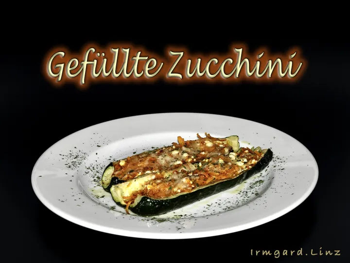 Zucchini gefüllt mit Feta und Kürbis