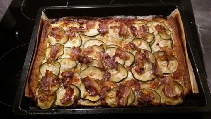 Pikanter Zucchinikuchen
