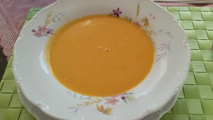 Karotten-Kokos-Suppe mit Ingwer