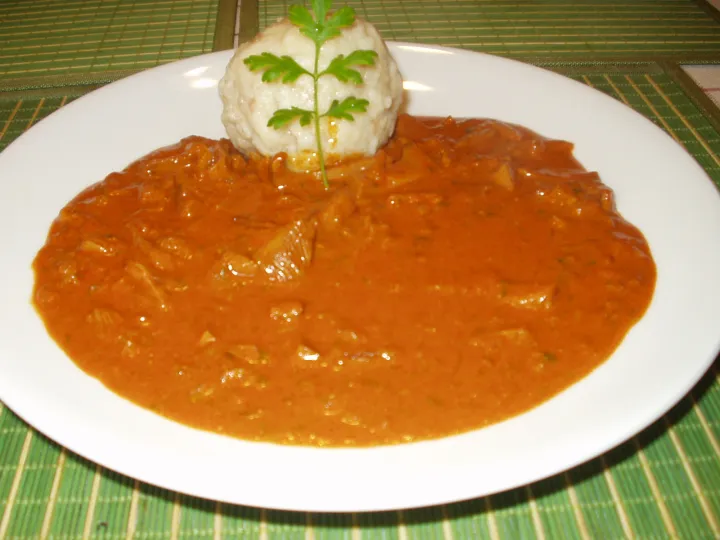 Eierschwammerlgulasch