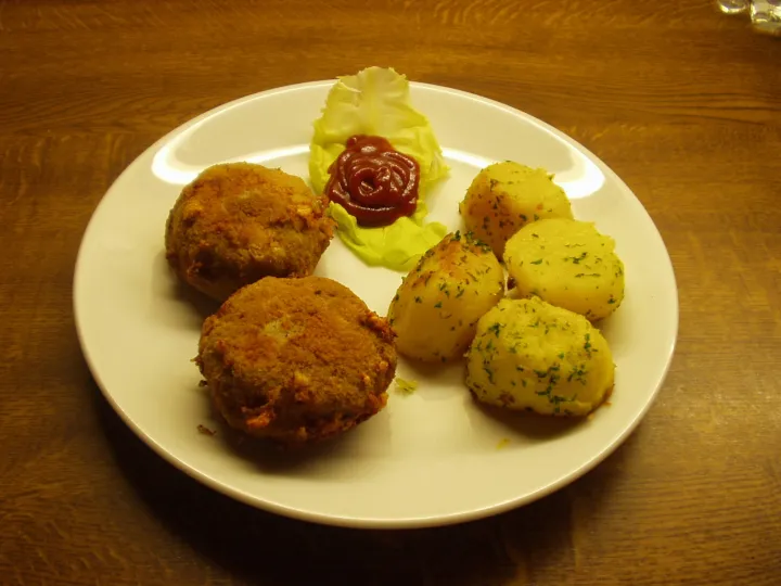 Faschierte Laibchen mit Käse