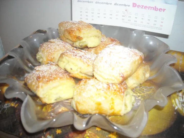 Plunderteig - Topfenfruchtrollen