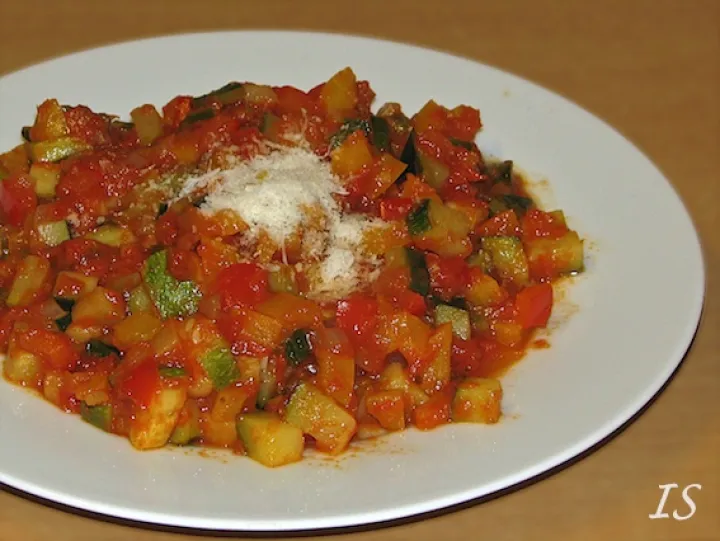 Zucchinigemüse pikant