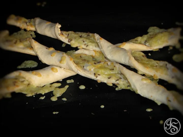 Käsestangen aus Pizzateig