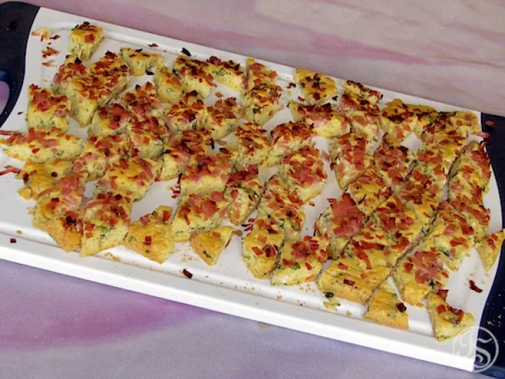 Biskuitschöberl mit Schinken