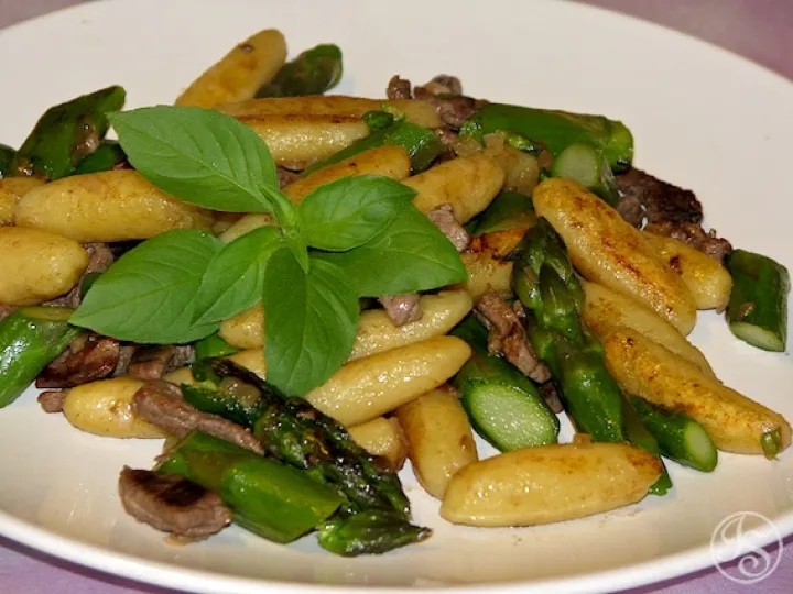 Schupfnudel-Spargel-Pfanne