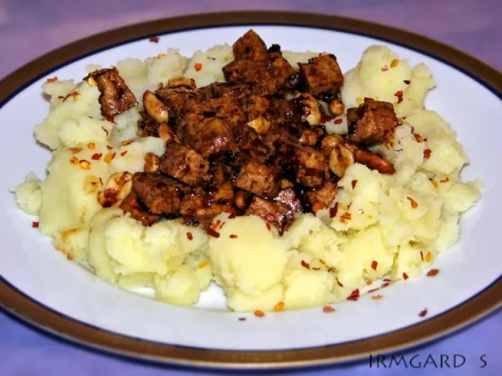Tofu mit Erdnüssen