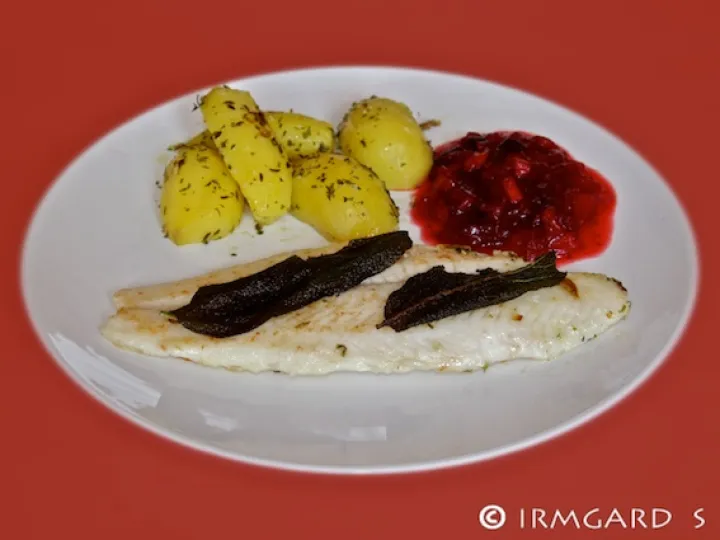Pangasiusfilet  mit frittierten Salbeiblättern