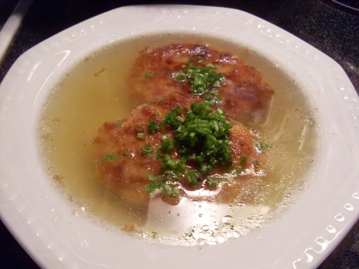 Rindssuppe mit Kaspressknödel