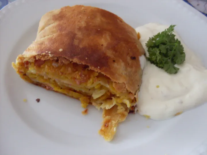 Kürbisstrudel mit Knoblauchsauce