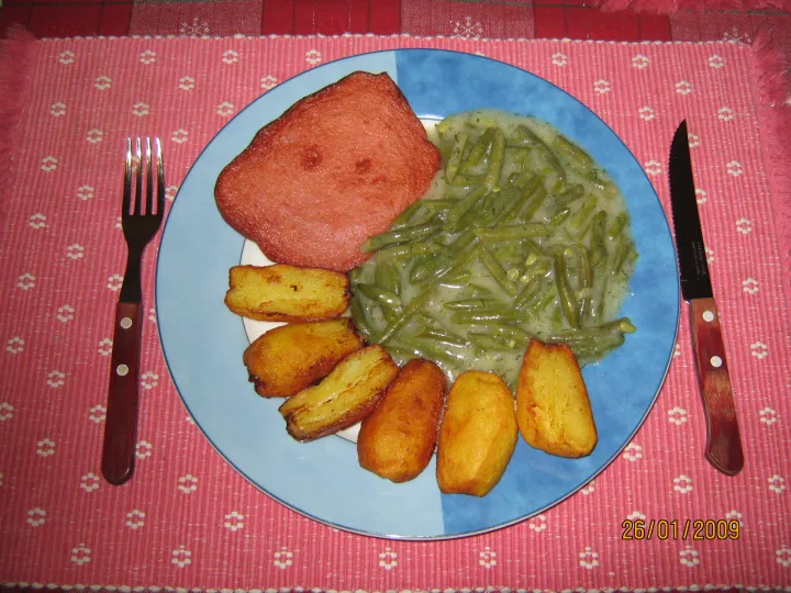 Gebratener Leberkäse mit Rahmfisolen & Braterdäpfeln