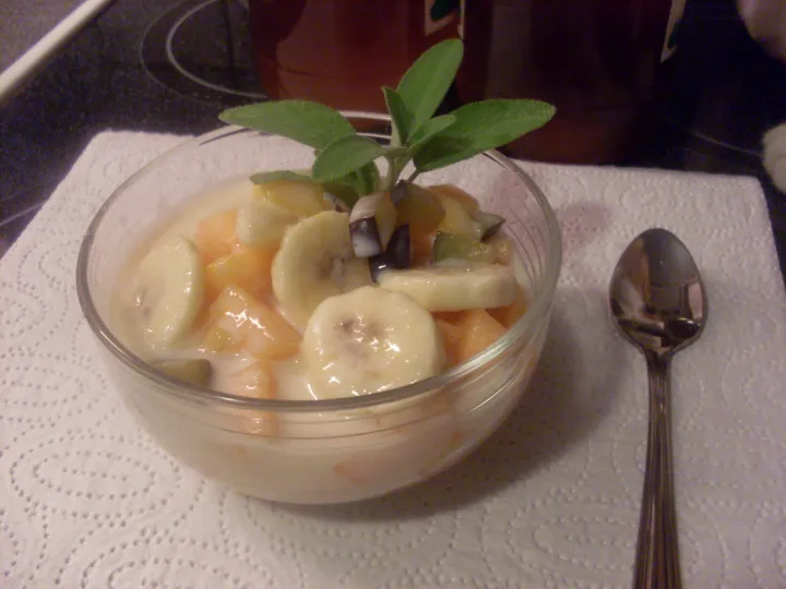 Obstsalat mit Buttermilch
