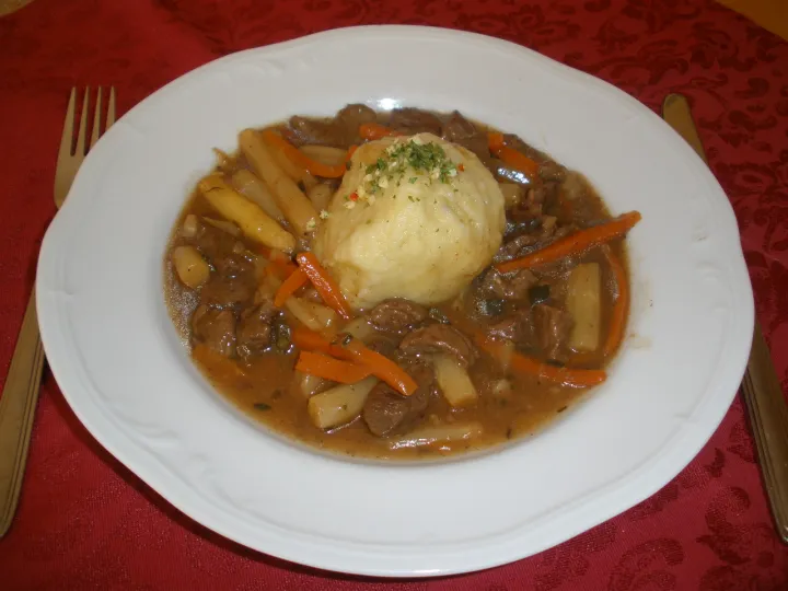 Rindsragout mit Spargel