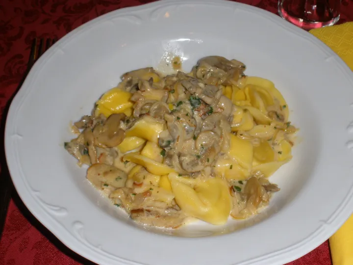 Tortellini mit Weißwein-Sahne-Soße