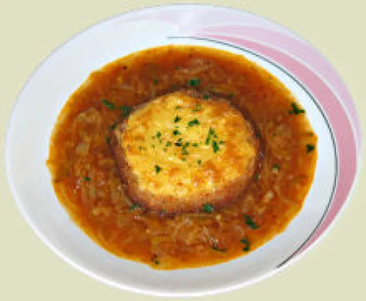 Weimarer Zwiebelsuppe mit Käsecroutons