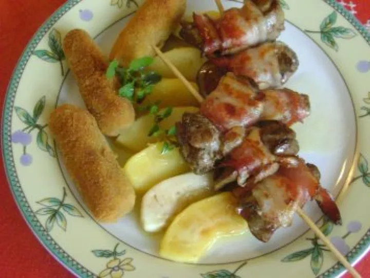 gedünstete Äpfel mit Hühnerleber und frischen Majoran