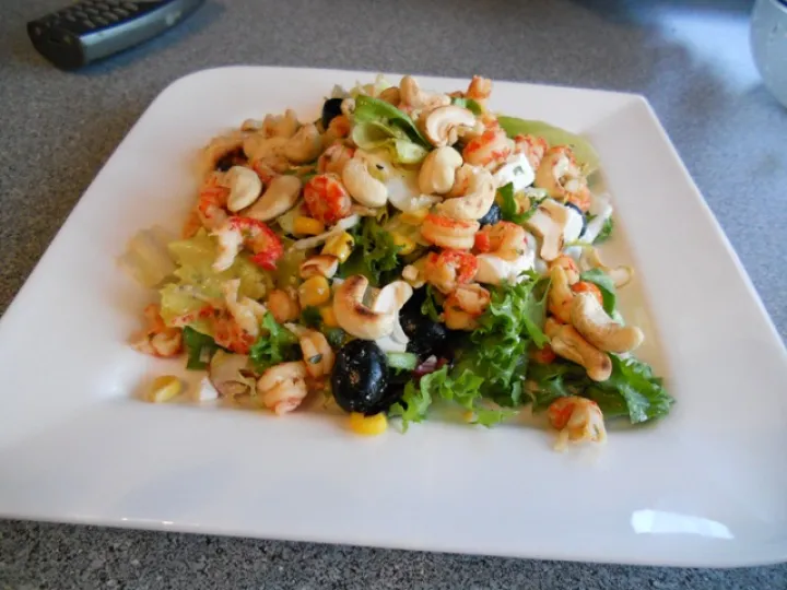 Griechischer Meeresfrüchtesalat mit Cashews