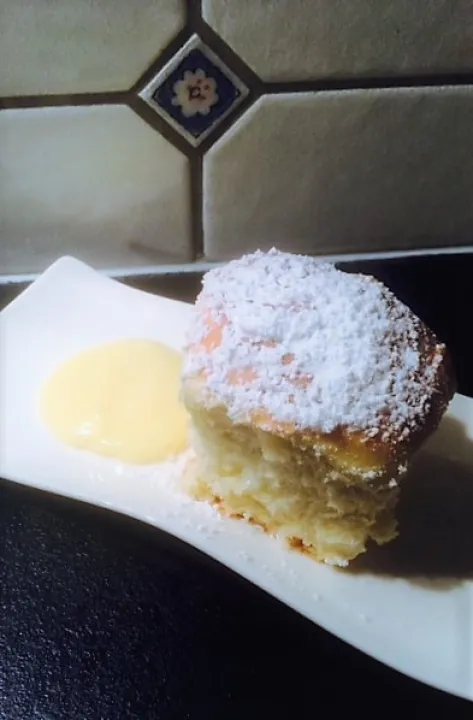 Buchteln mit Vanillesauce