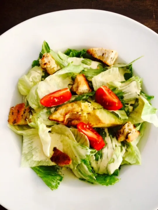 Ceasar Salad mit Avocado