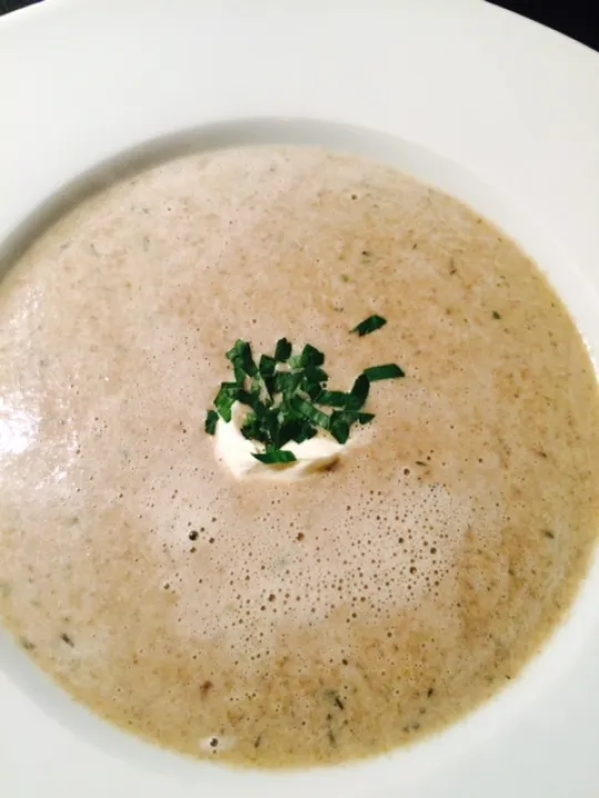 Suppe von Creme-Champignons