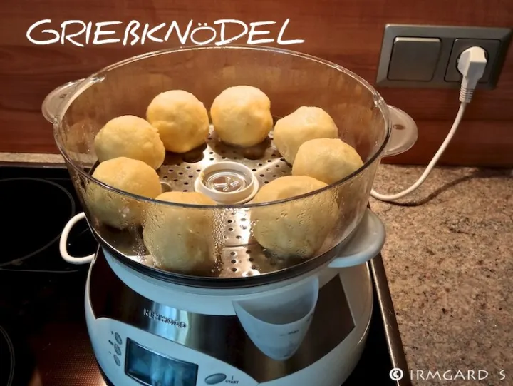 Grießknödel