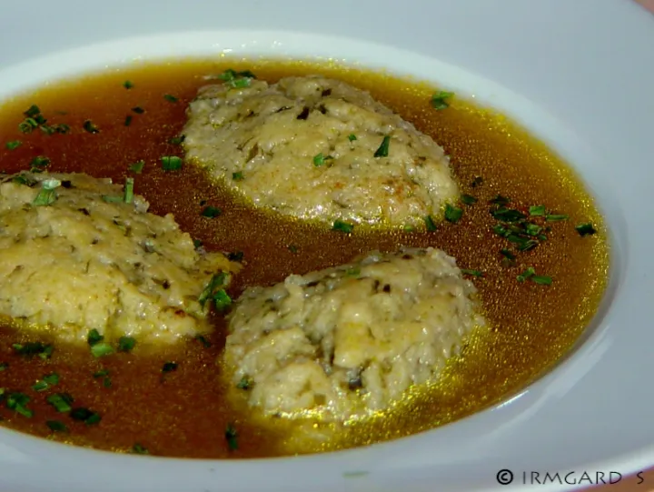 Bärlauchnockerlsuppe