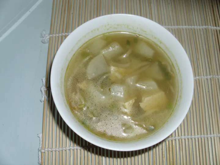 Scharfe pikante Suppe mit Tofu