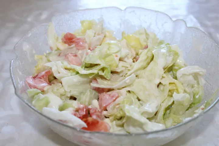 Gemüsesalat mit Joghurt-Dressing
