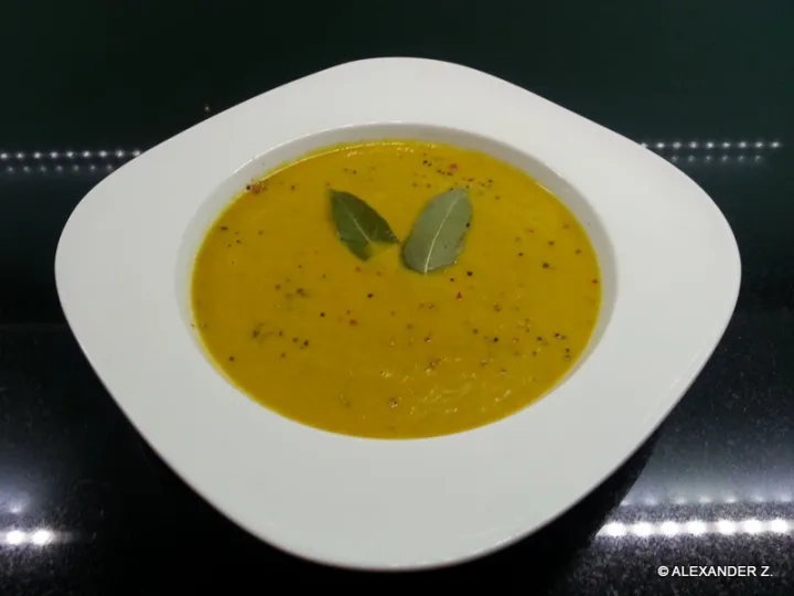 Gemüsesuppe mit Sardinen