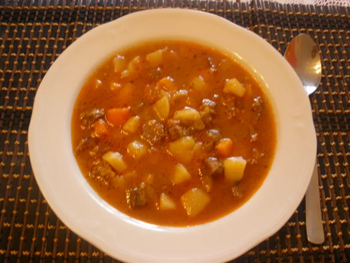 Schnelle Gulaschsuppe