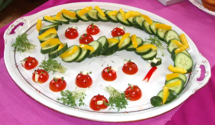 Gurkenschlange und Tomatenkäferln