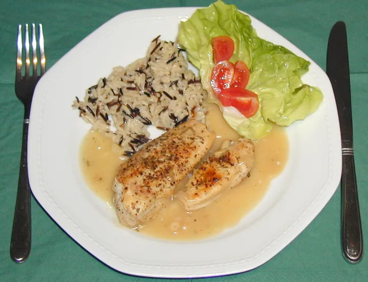 In Weißwein geschmorte Hendelbrust