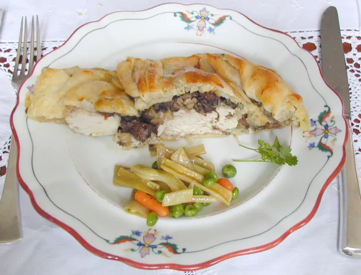 Gefüllte Hühnerbrust im Blätterteig