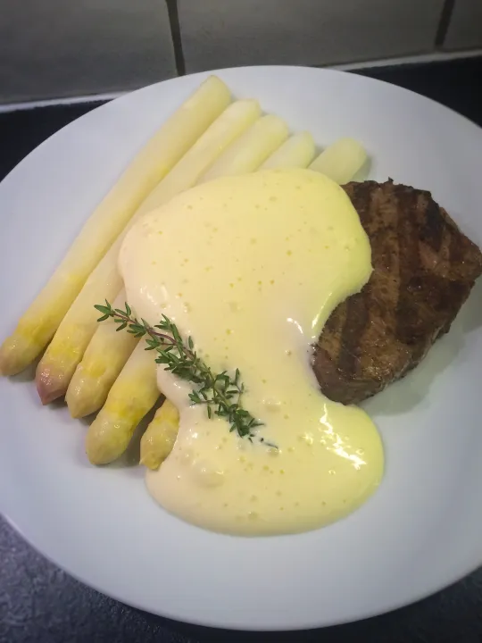 Schaumige Sauce Hollandaise