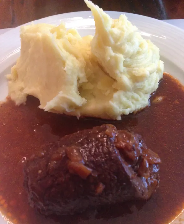 Rindsroulade in Rotweinsauce 