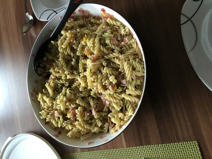 Nudelsalat nach Art des Hauses 