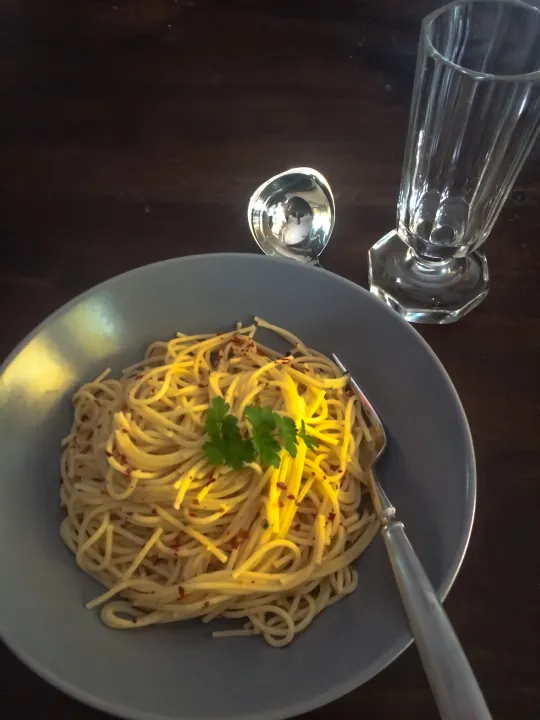 Spaghetti con aglio e olio 
