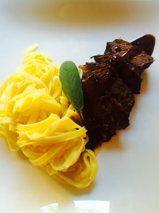 Geschmorte Rinderbacken ( Ochsenbackerl) in Schokolade- Portwein Sauce 